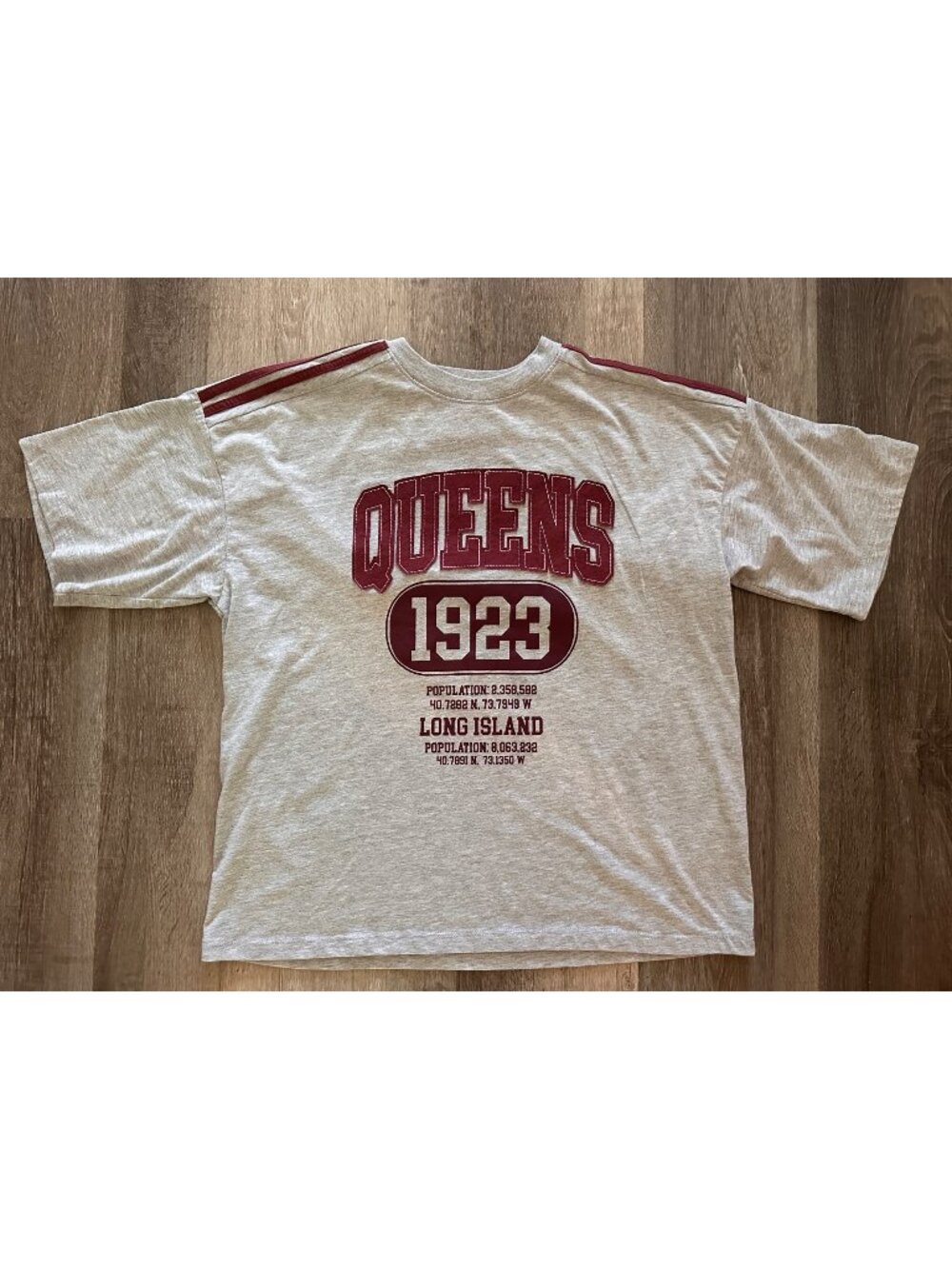 Vinyl Threads Queens NY Long Island Gray and Maroon Oversized Tshirt